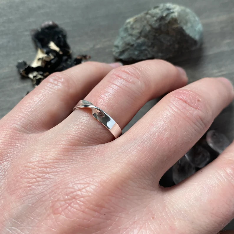 925 pure Silver Mobius Ring Men Women Unisex Signet Ring Reevaa